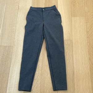 Lululemon travel trousers in charcoal gray heather sz 2